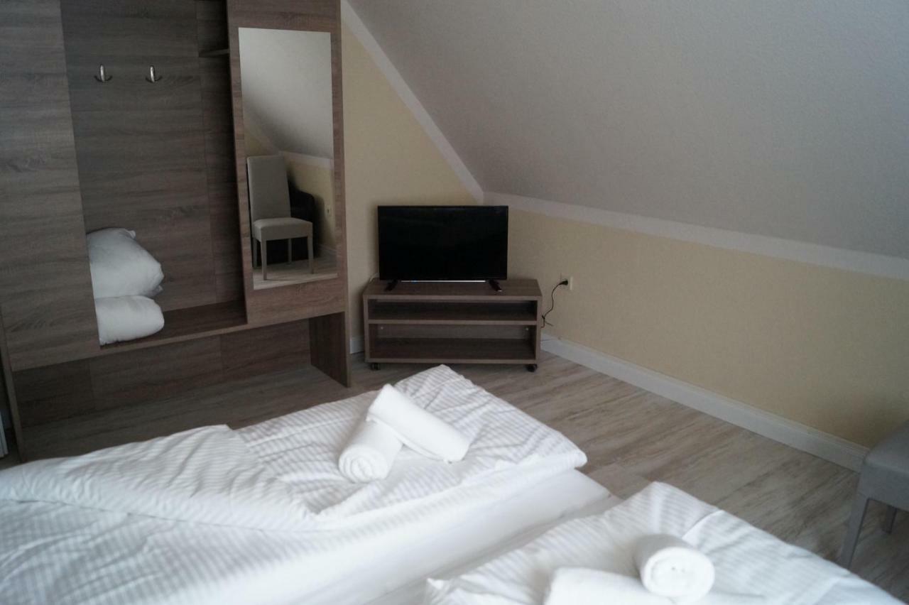 Hotel Tini Bad Fallingbostel Esterno foto